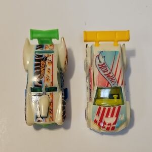 HOT WHEELS LOOP COUP GLOW IN THE DARK CARS SET OF 2